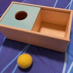 Lovevery Sliding Top Box + Ball